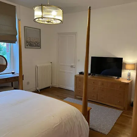 Cozywood Retreat Saint-Germain-de-Tallevende